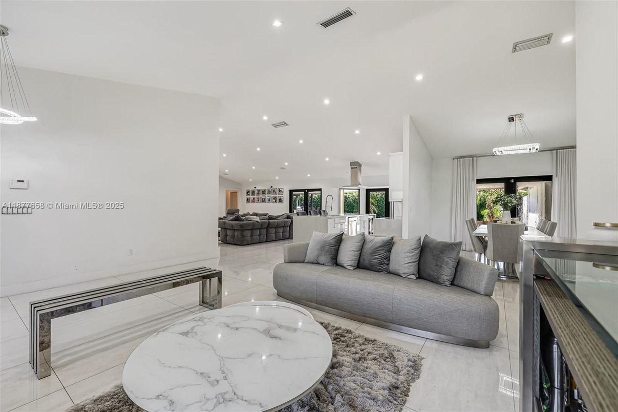 Dining room, Interior, Living room, Pendant Lights, Recessed Lighting