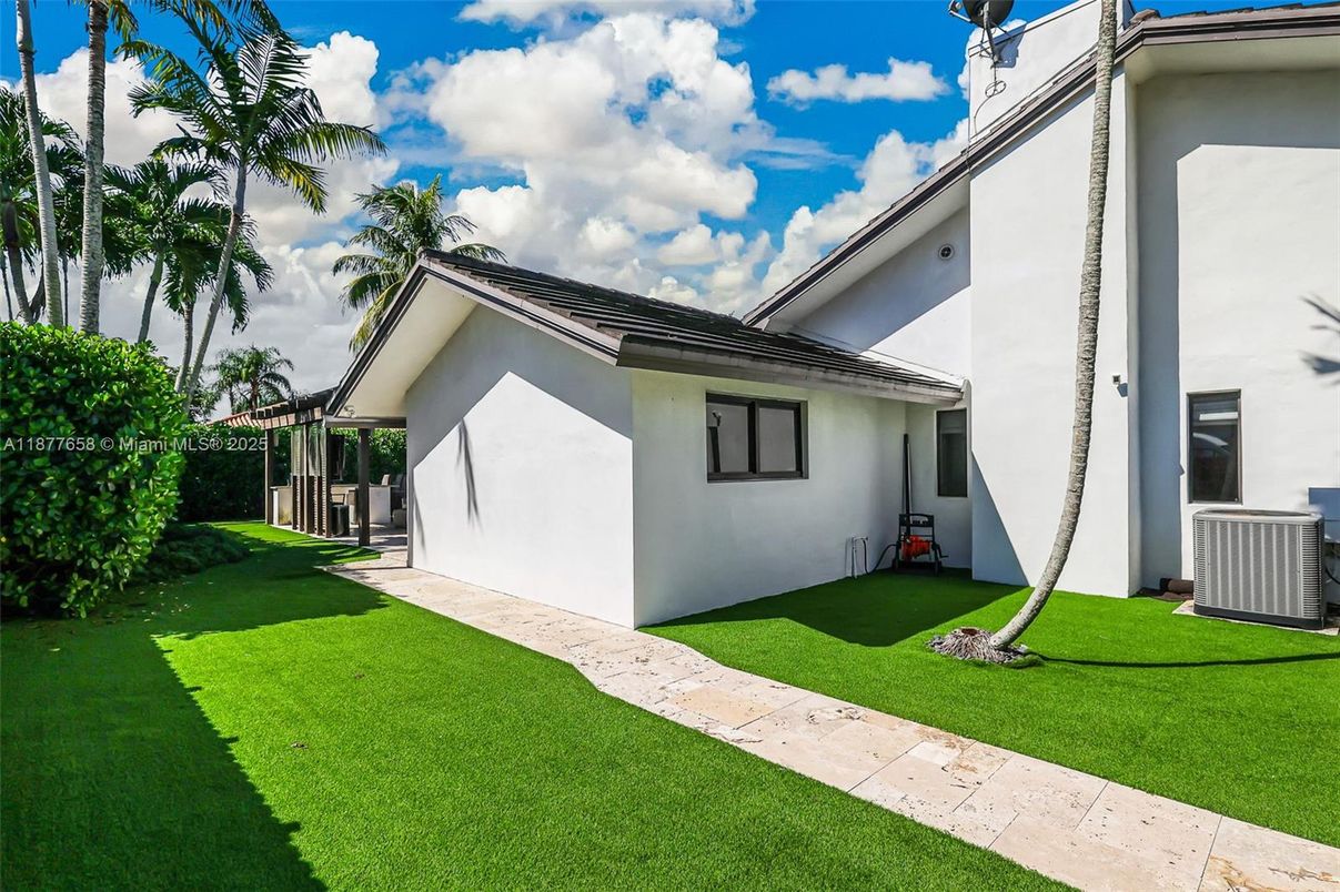 Backyard, Exterior