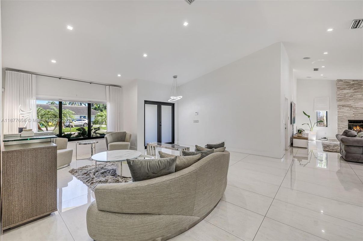 Fireplace, Interior, Living room, Pendant Lights, Recessed Lighting