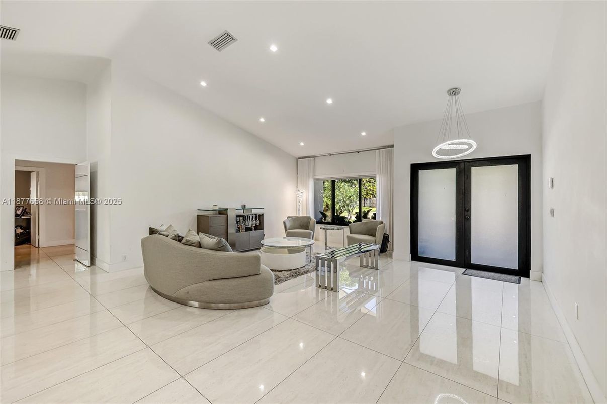 Interior, Living room, Pendant Lights, Recessed Lighting