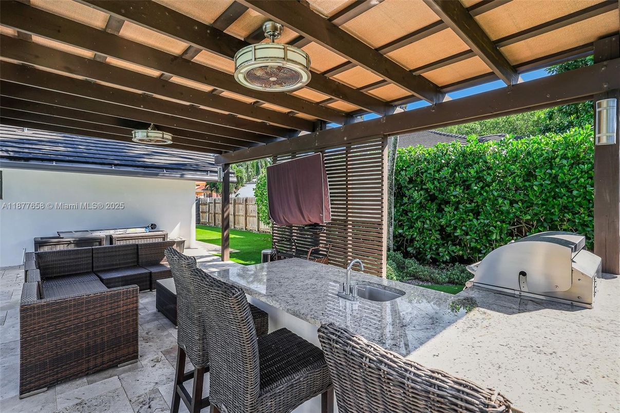 Exterior, Outdoor Kitchen