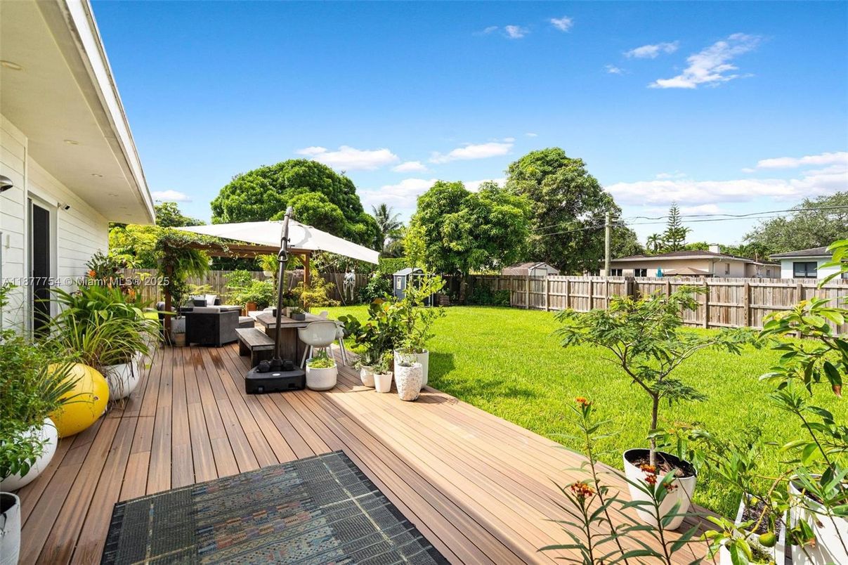 Backyard, Exterior