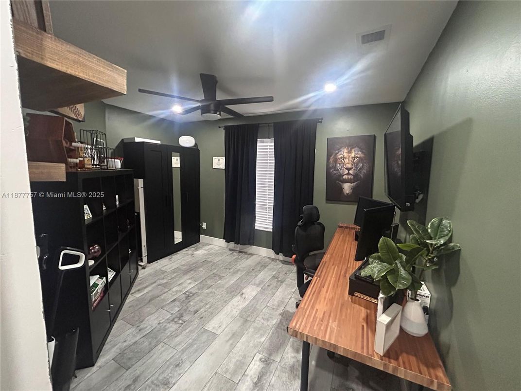 Interior, Recessed Lighting, Wood Texture Flooring