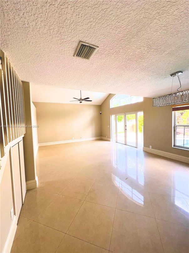 Empty room, Interior, Pendant Lights