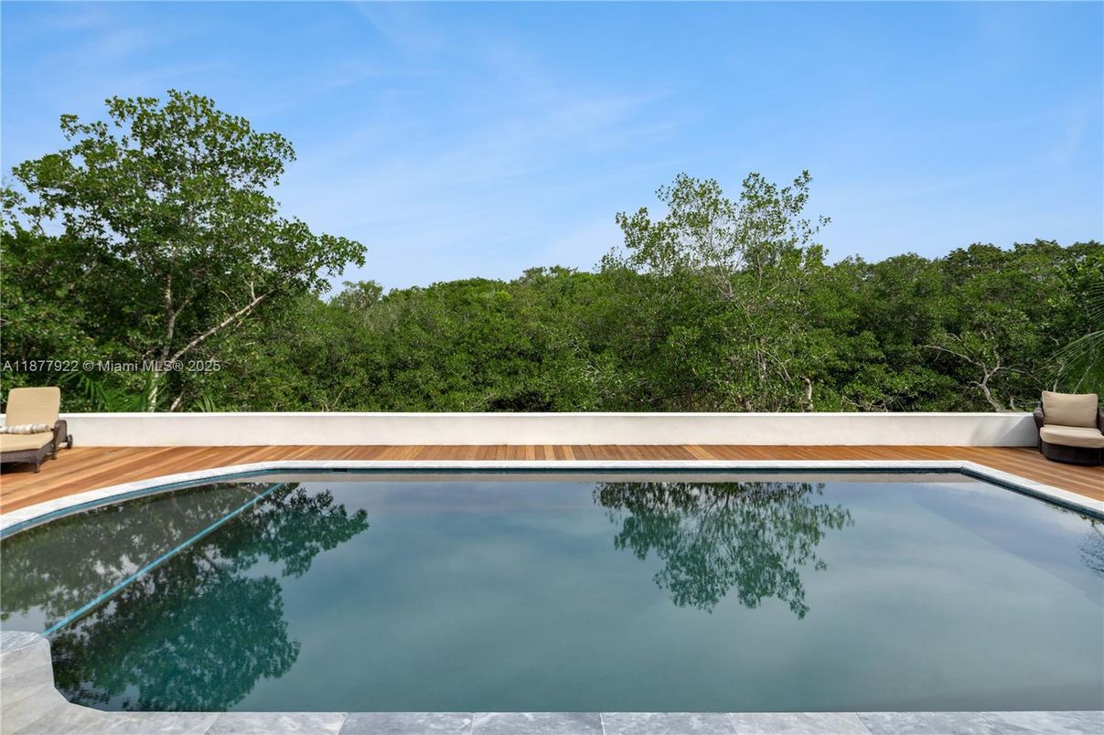 Exterior, Pool, Water