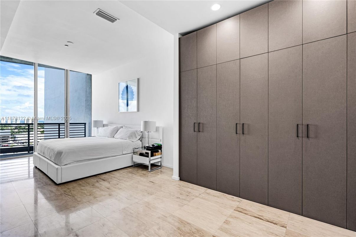 Bedroom, Interior, Recessed Lighting, Water