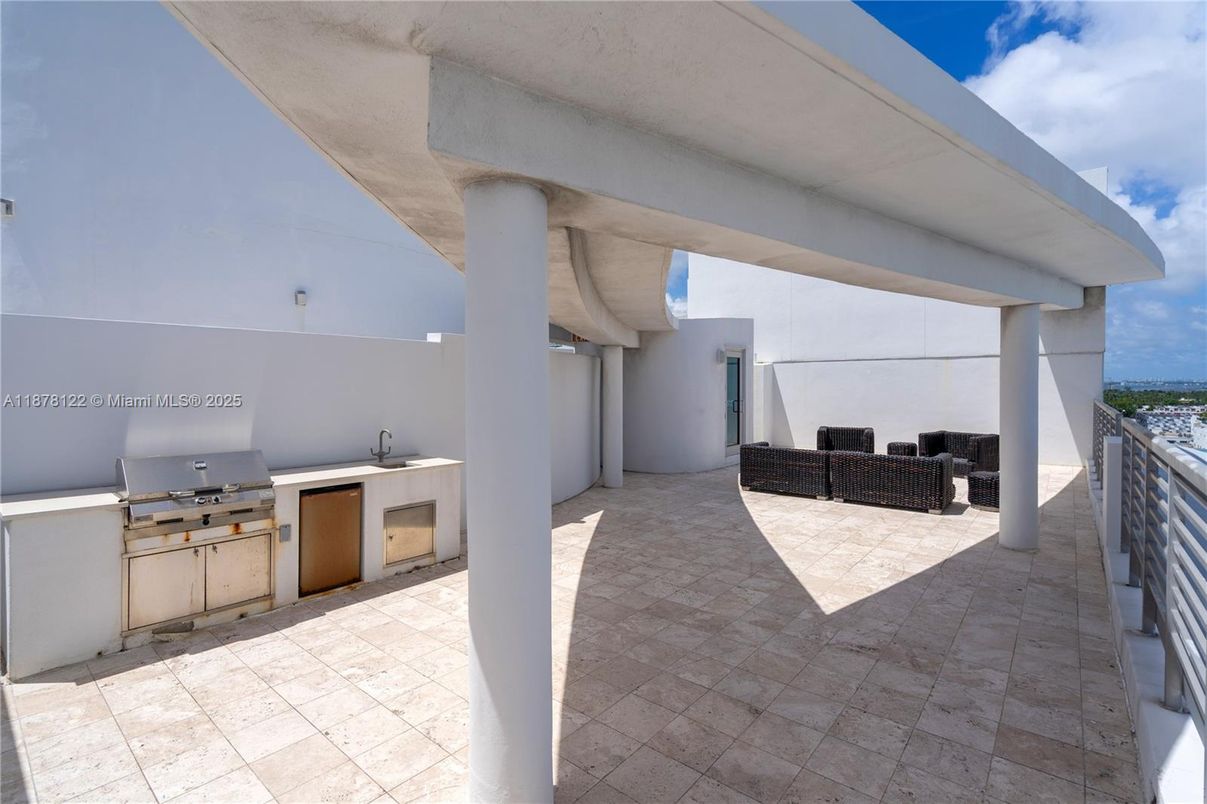Exterior, Outdoor Kitchen