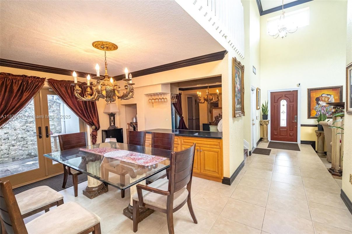 Chandelier, Dining room, Interior