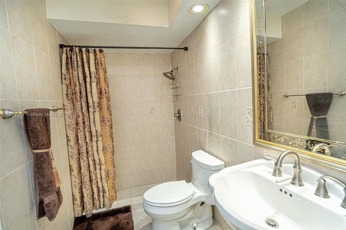 Bathroom, Interior, Recessed Lighting