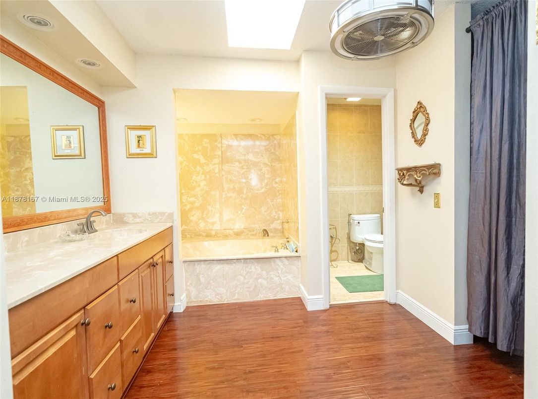 Bathroom, Interior, Recessed Lighting, Wood Texture Flooring