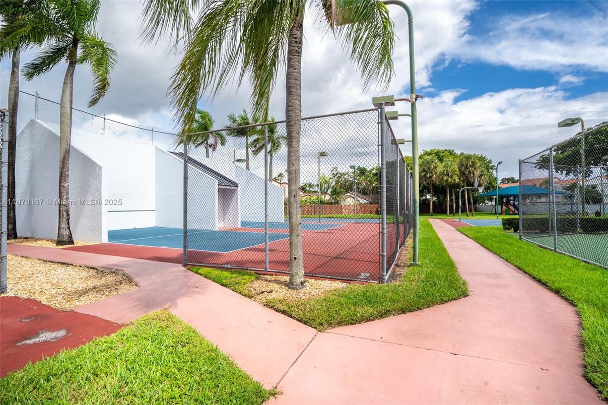 Exterior, Tennis Courts