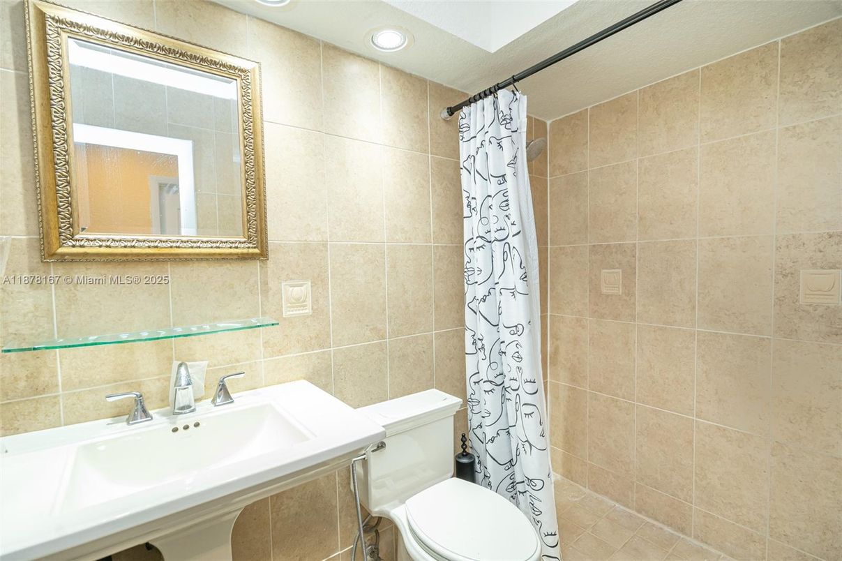 Bathroom, Interior, Recessed Lighting