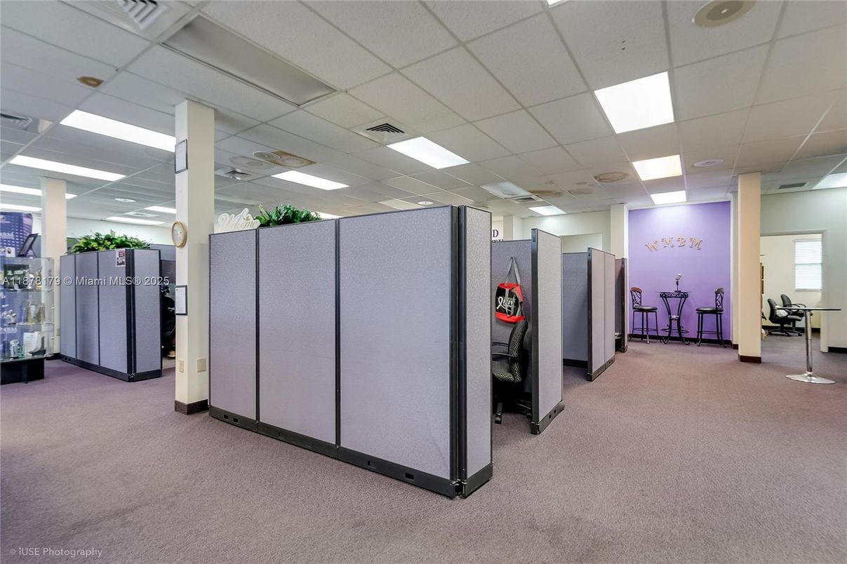 Fitness Equipment, Interior, Recessed Lighting