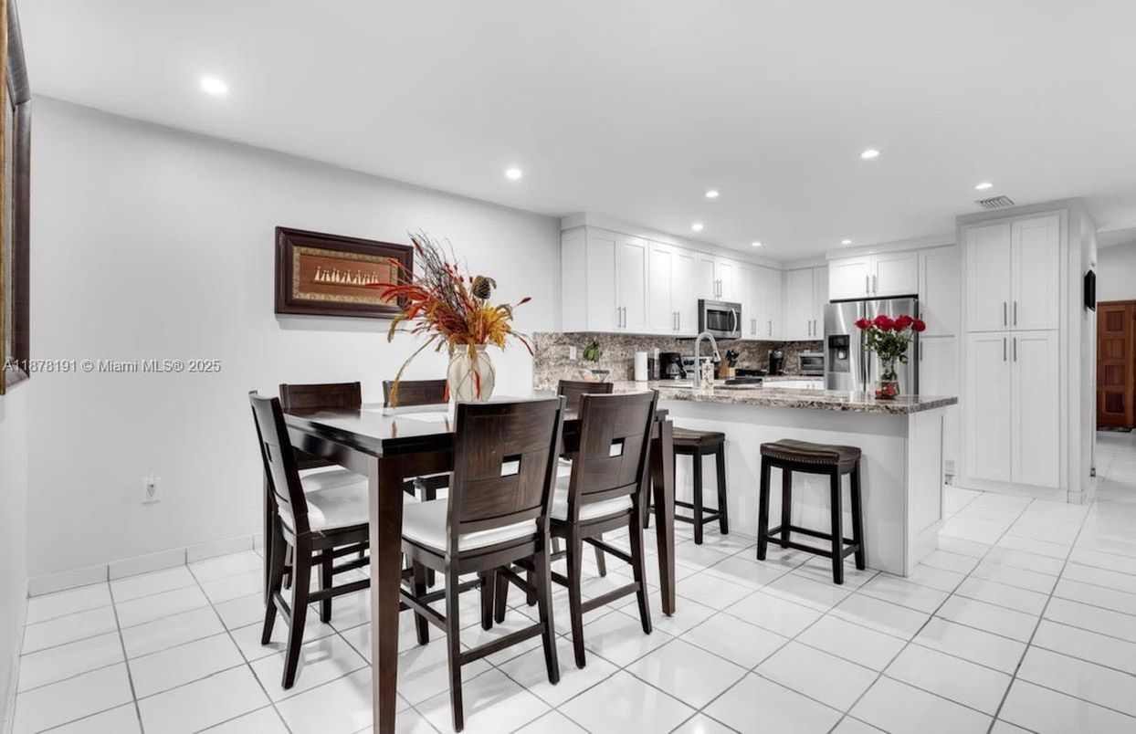 Dining room, Interior, Kitchen, Recessed Lighting