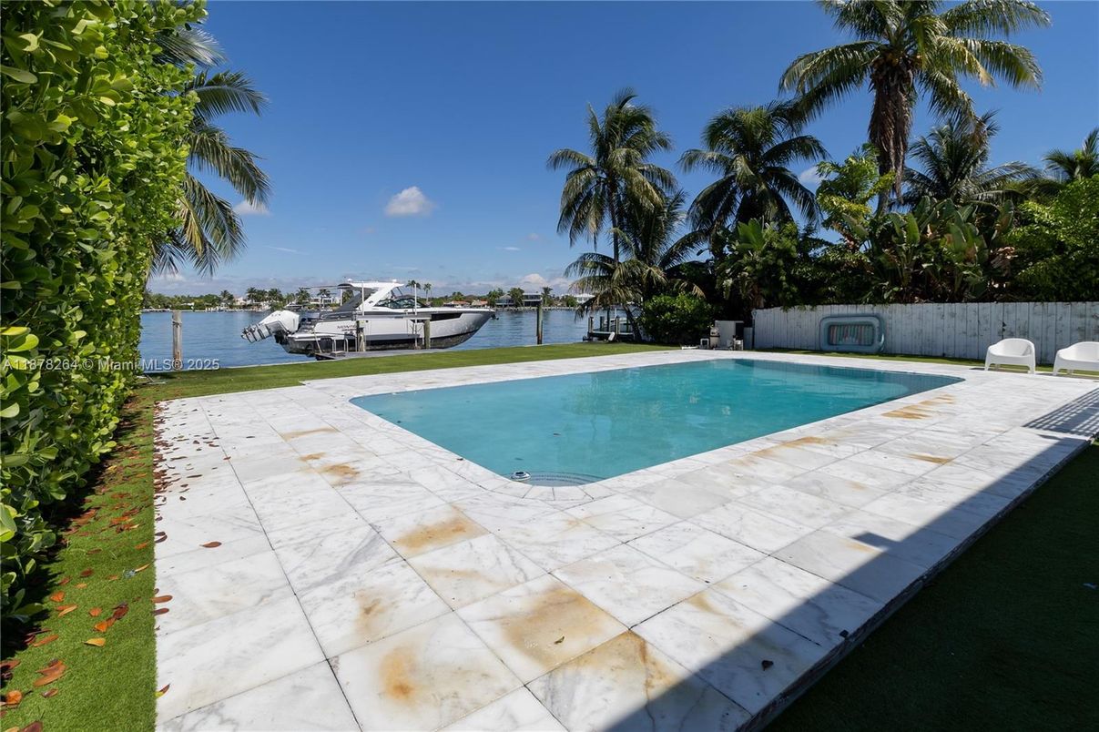 Exterior, Pool, Water