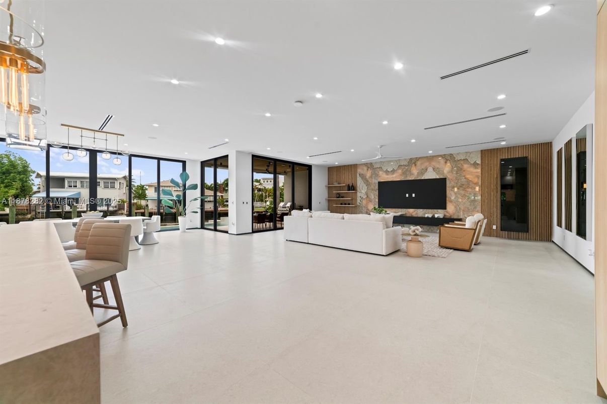 Interior, Living room, Pendant Lights, Recessed Lighting