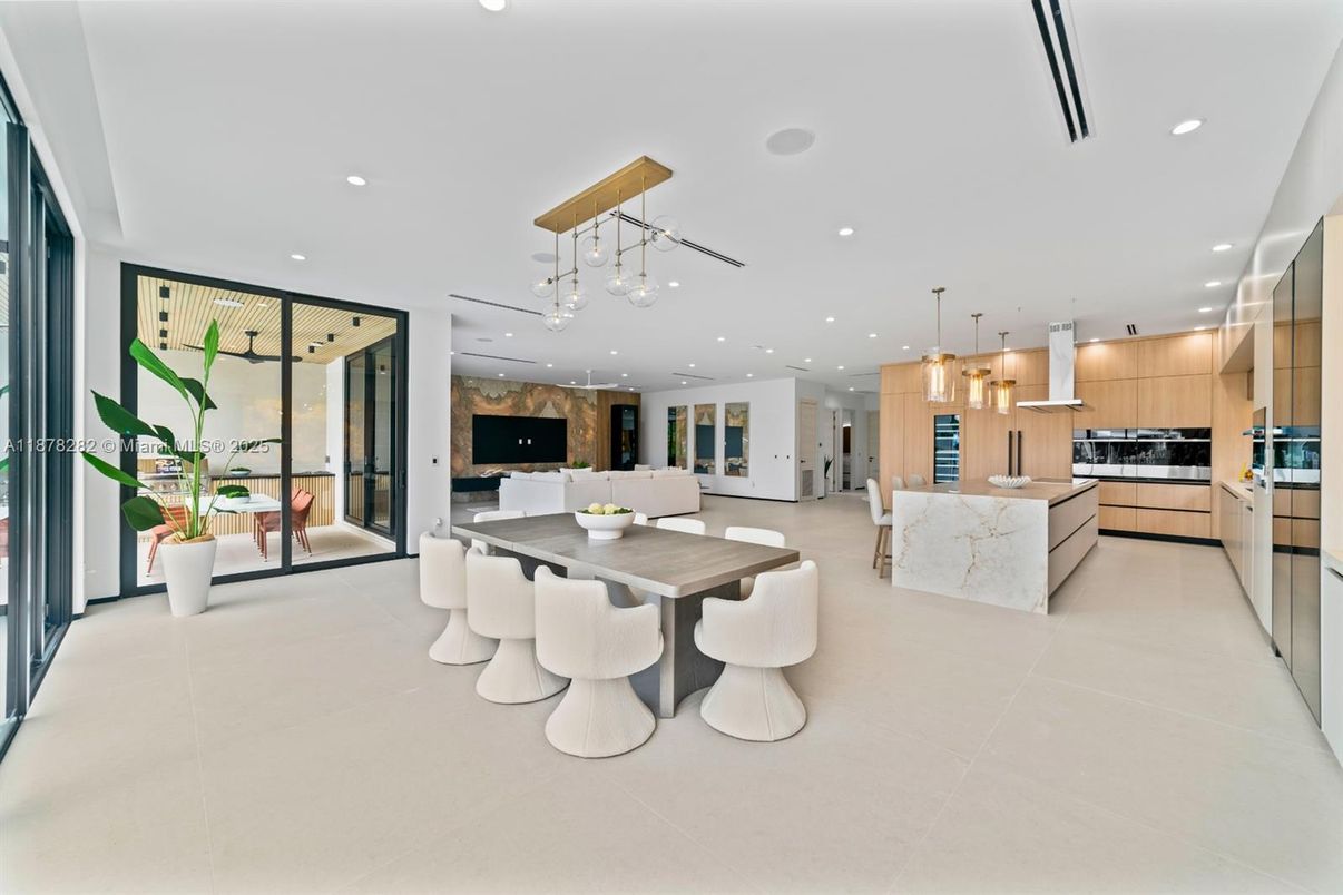 Dining room, Interior, Kitchen, Living room, Pendant Lights, Recessed Lighting, Stainless Steel Appliances