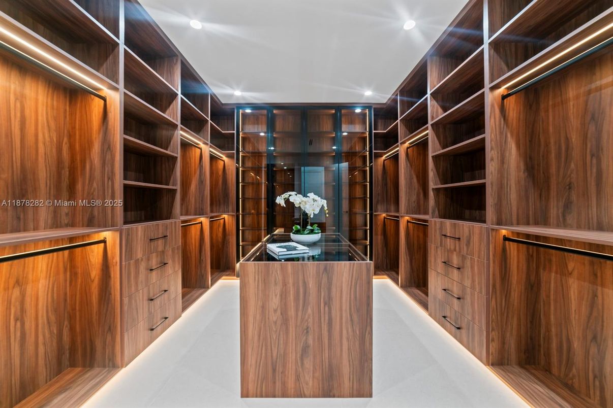 Interior, Recessed Lighting, Walk-in Closets