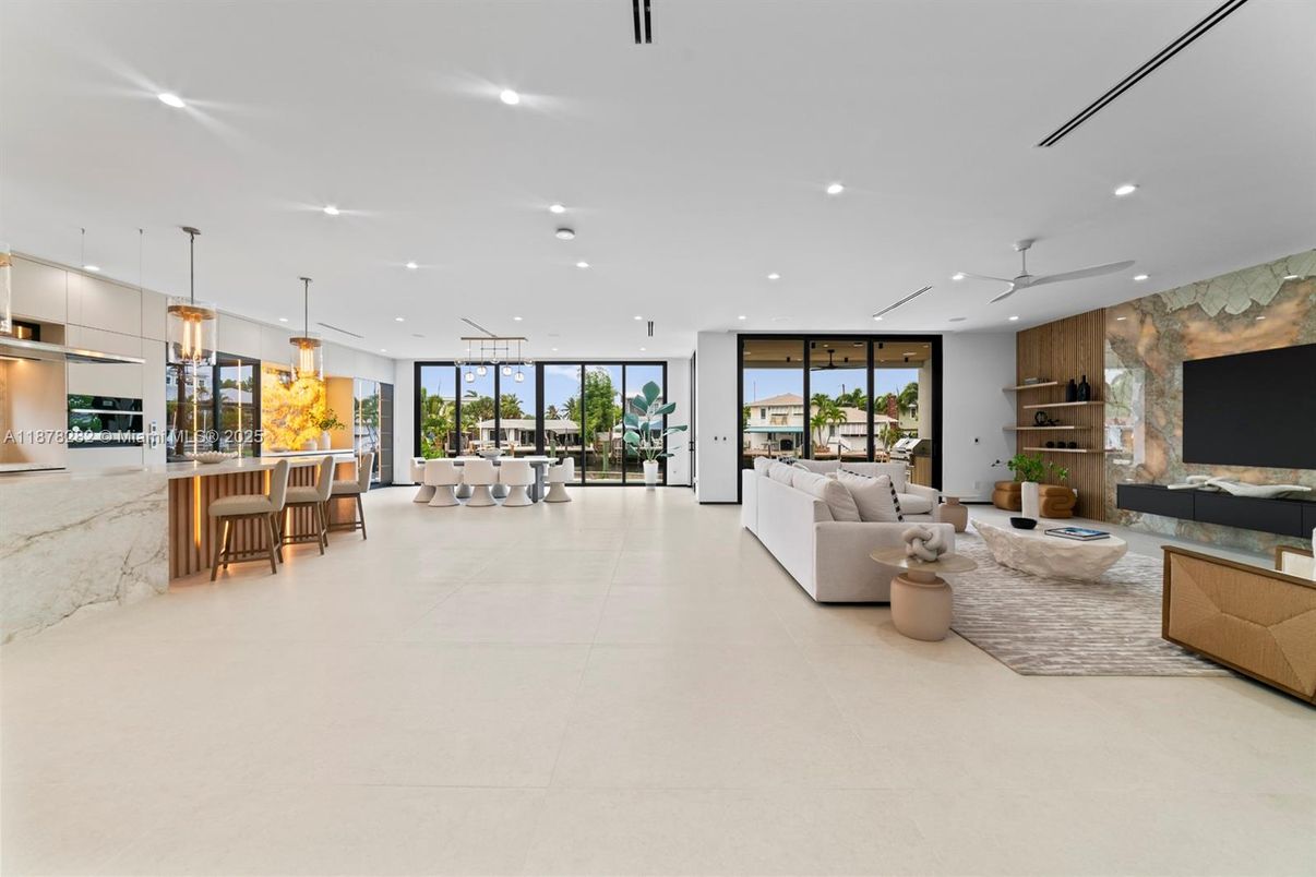 Interior, Kitchen, Living room, Pendant Lights, Recessed Lighting, Stainless Steel Appliances