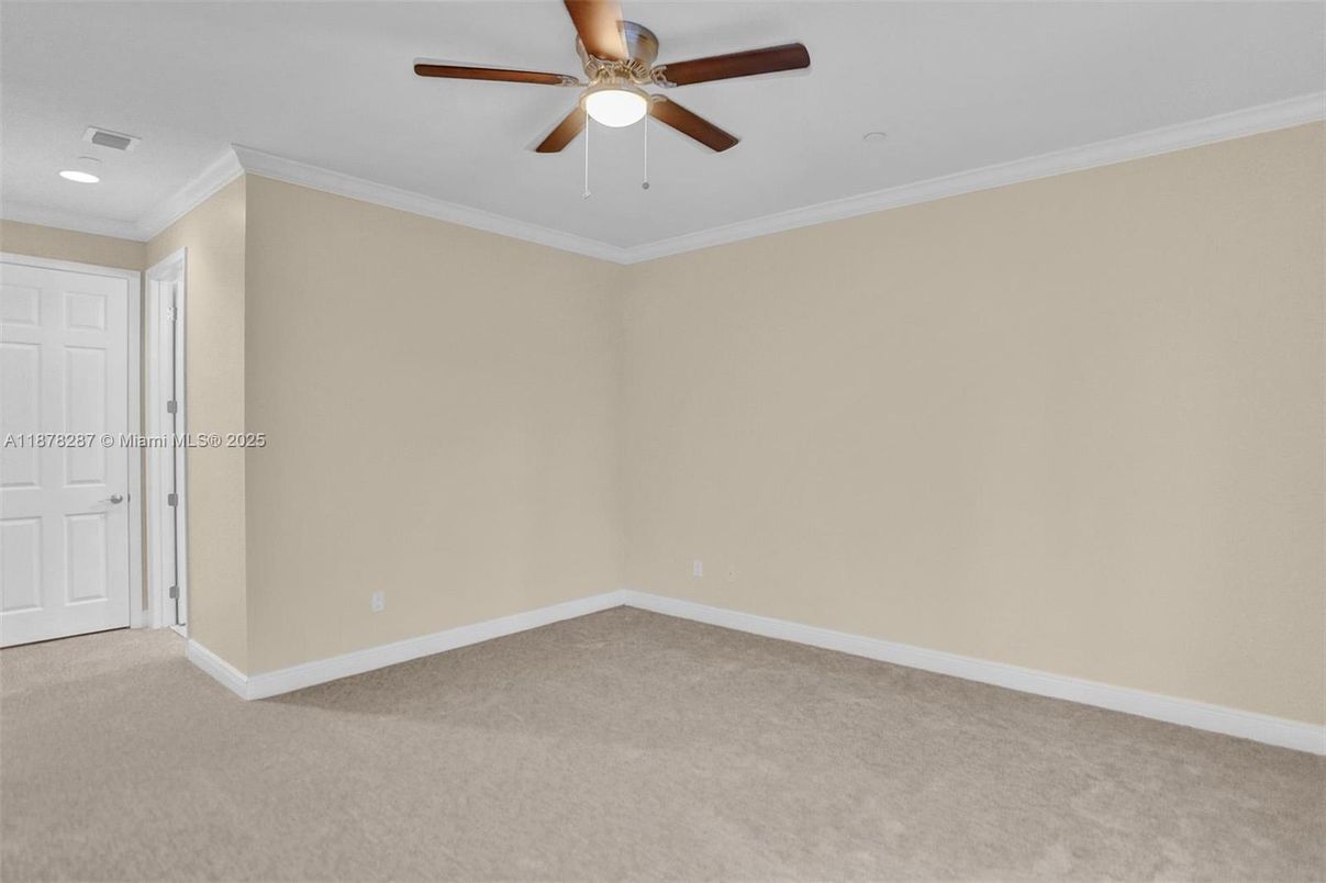 Empty room, Interior, Recessed Lighting
