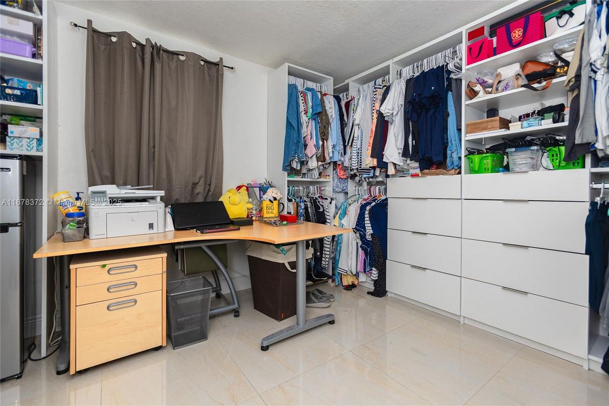 Home Office, Interior, Walk-in Closets