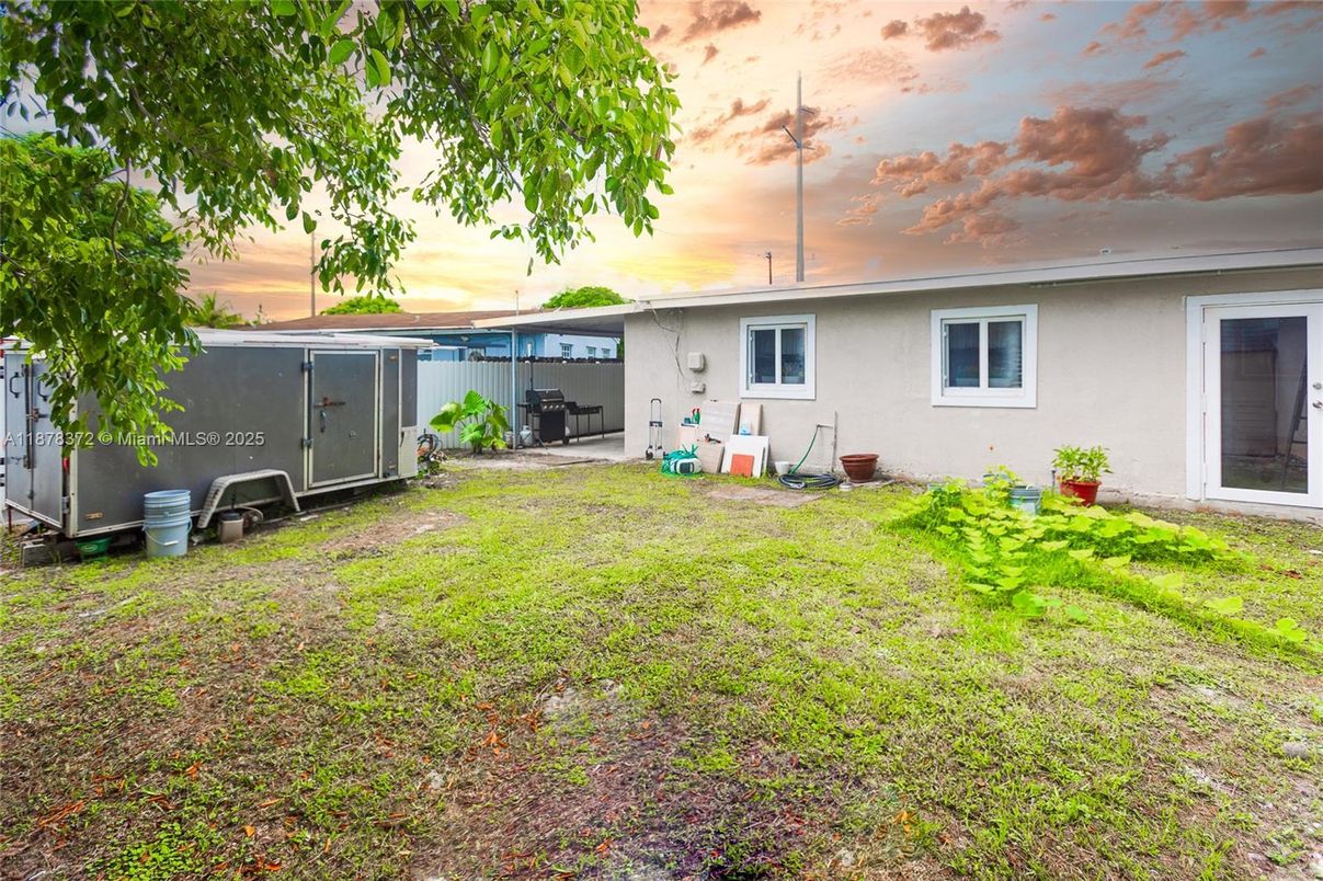 Backyard, Exterior