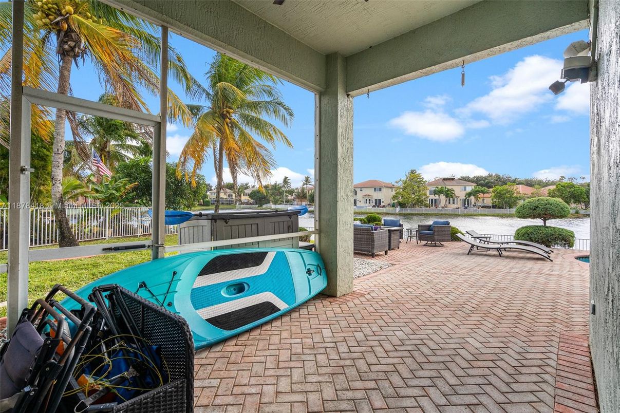 Exterior, Hot Tub, Water