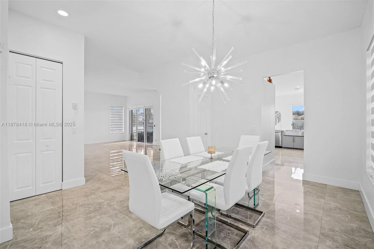 Dining room, Interior, Pendant Lights, Recessed Lighting