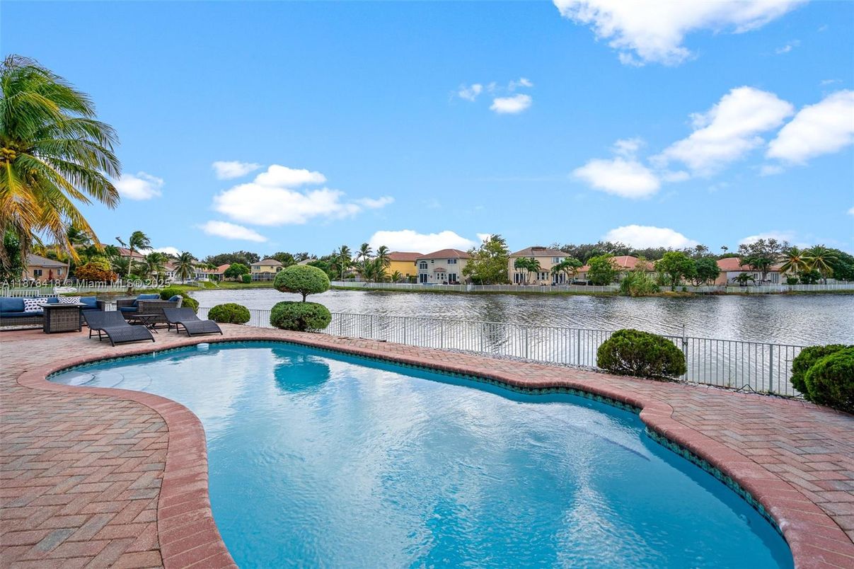Exterior, Pool, Water