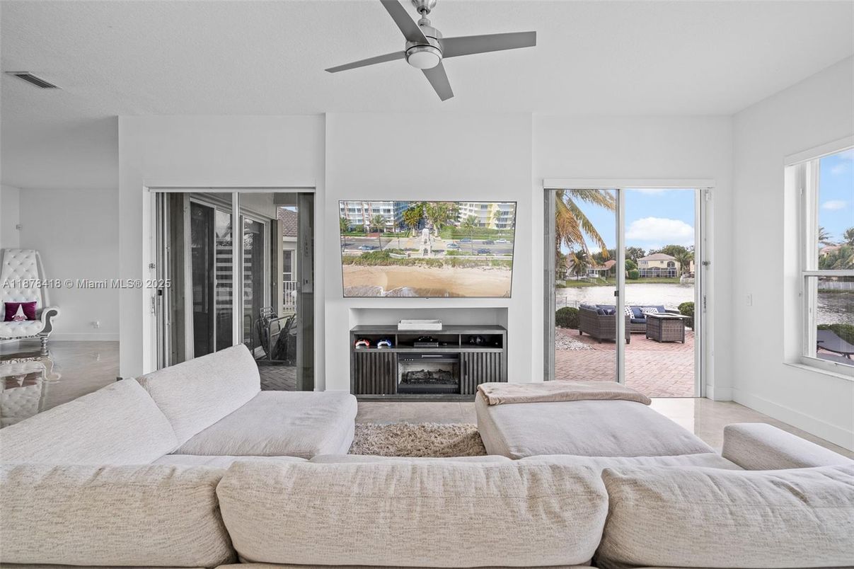 Interior, Living room, Water