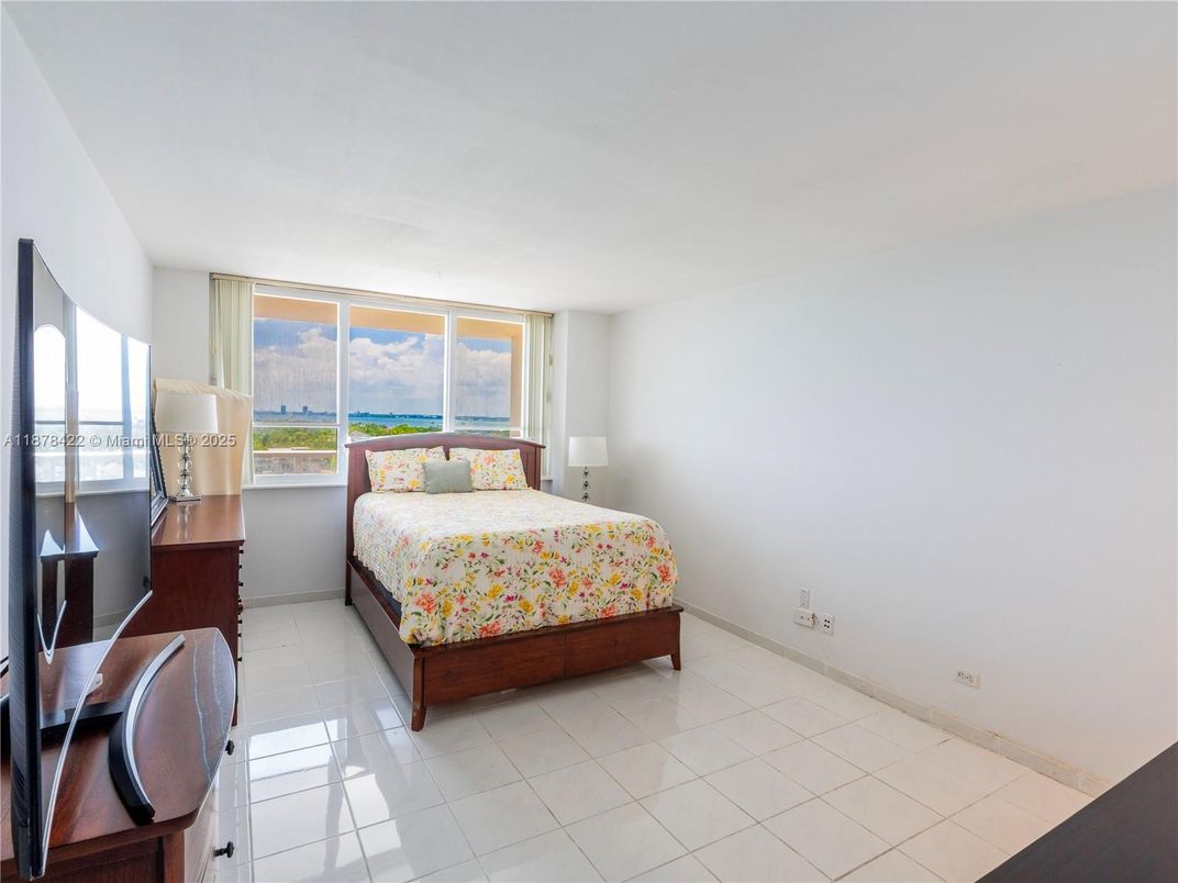 Bedroom, Interior, Water