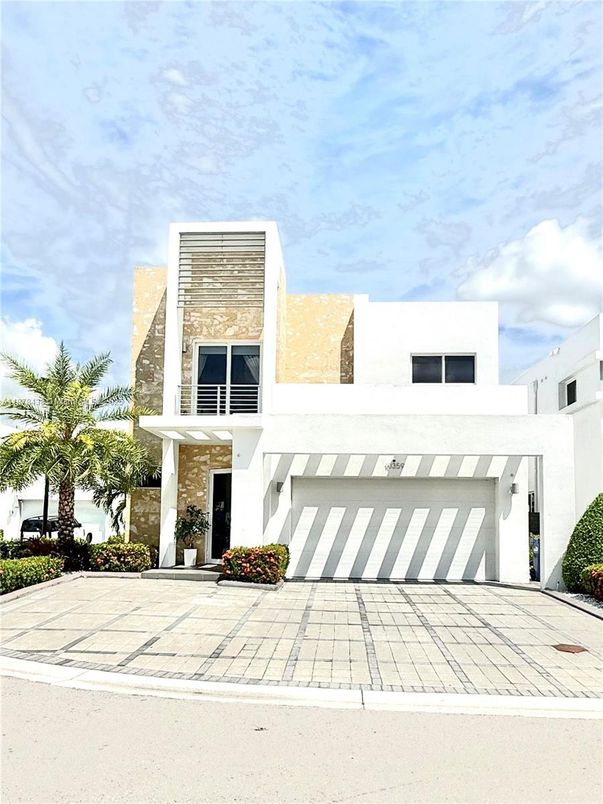 Attached, Exterior, Facade, Modern