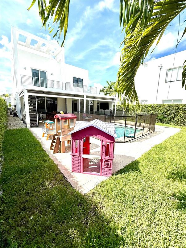 Backyard, Exterior, Pool