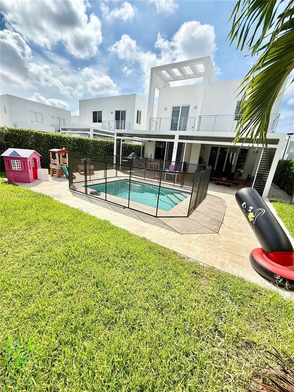 Backyard, Exterior, Pool