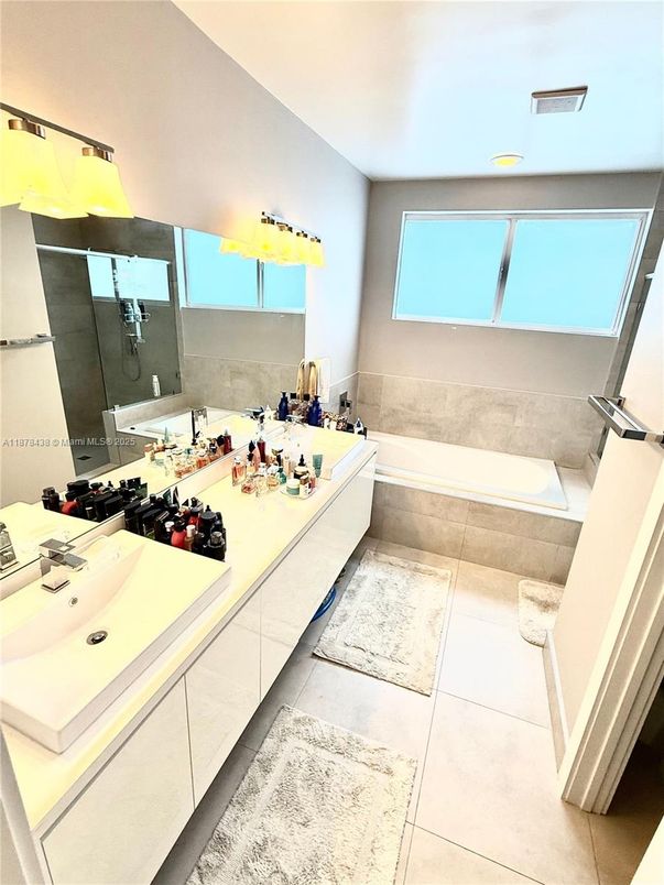 Bathroom, Dual Sink Vanities, Interior