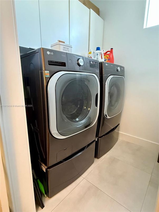 Interior, Washer