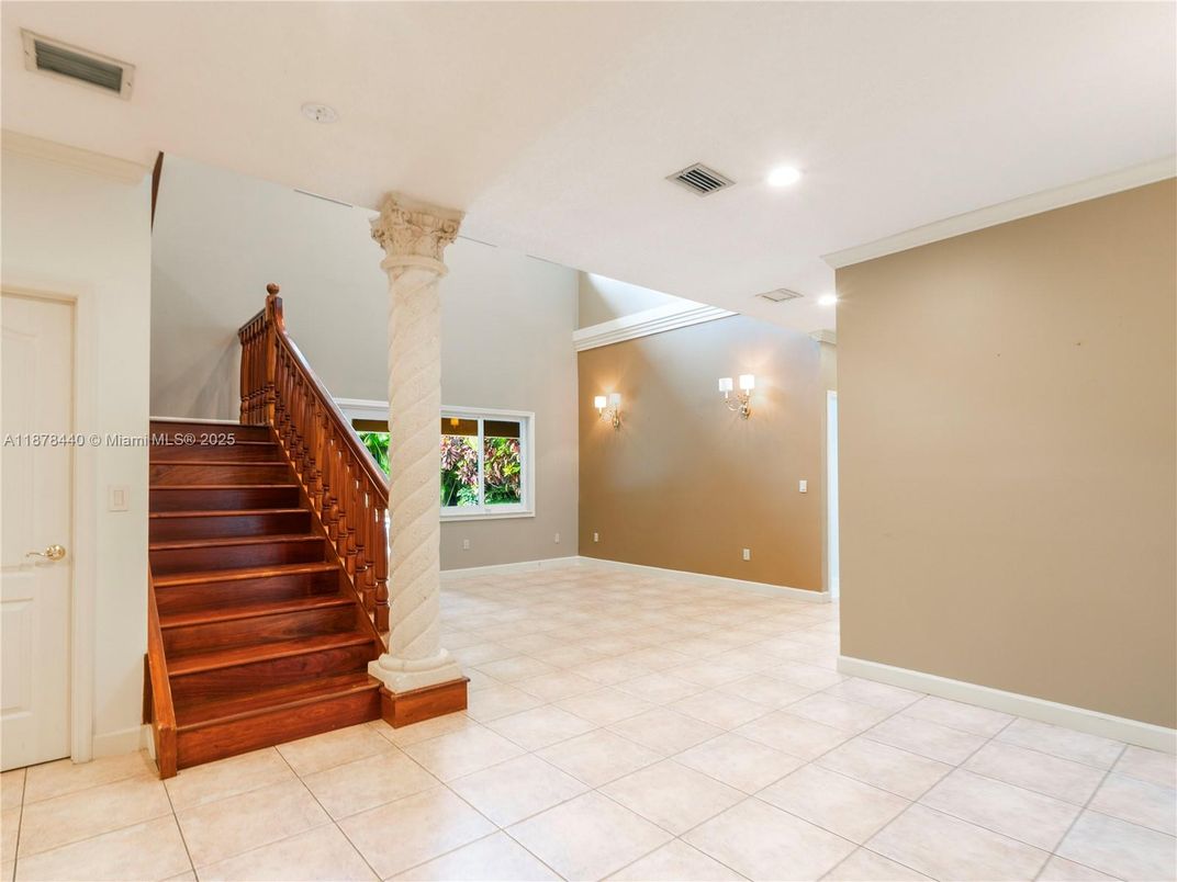 Empty room, Interior, Recessed Lighting