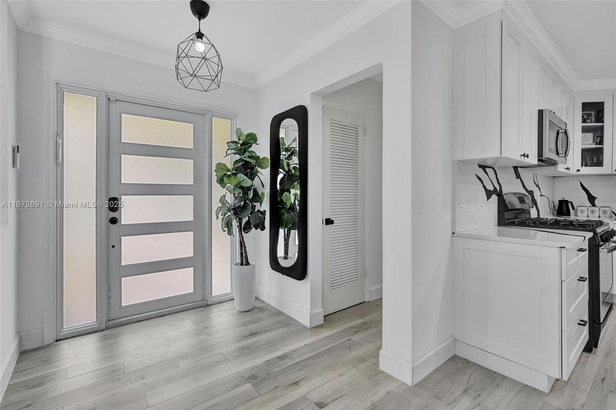Interior, Kitchen, Pendant Lights, Wood Texture Flooring