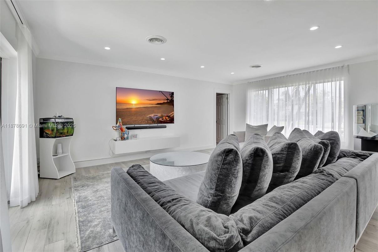 Interior, Living room, Recessed Lighting, Wood Texture Flooring
