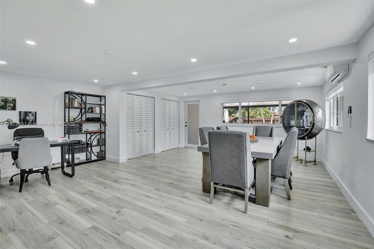 Home Office, Interior, Recessed Lighting, Wood Texture Flooring