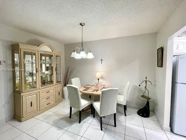 Chandelier, Dining room, Interior, Pendant Lights