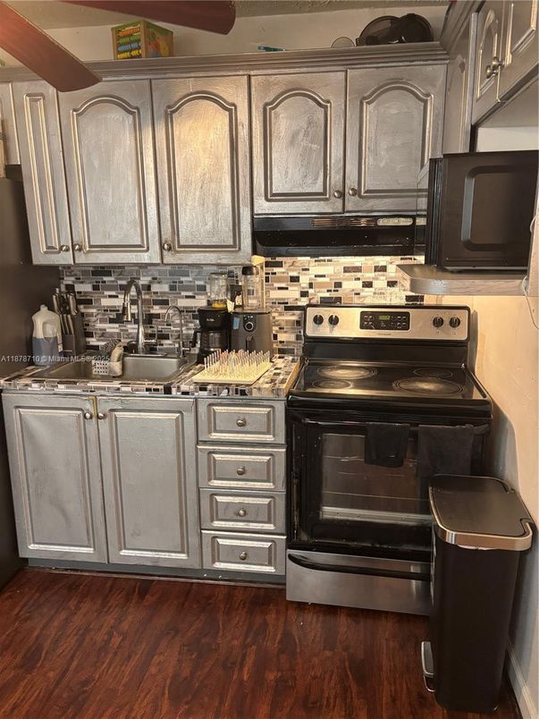 Interior, Kitchen, Wood Texture Flooring