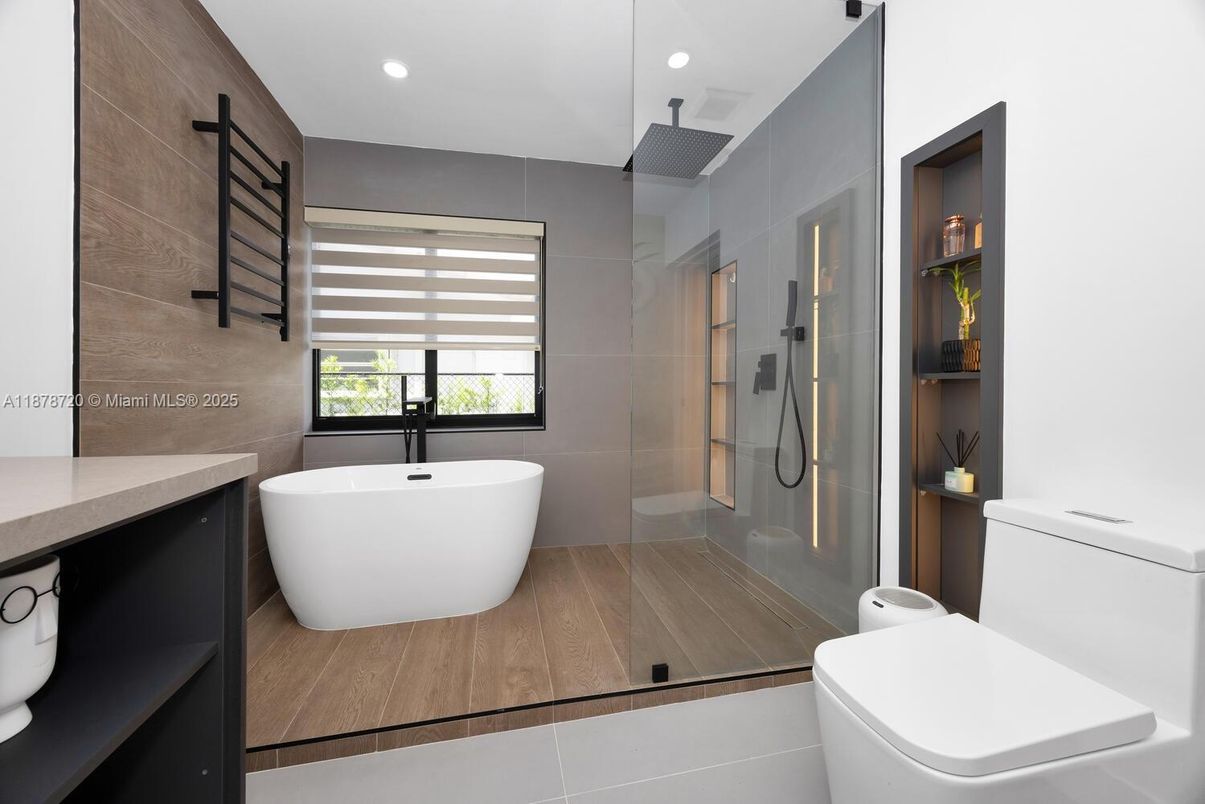 Bathroom, Free Standing Baths, Glass Shower, Interior, Recessed Lighting