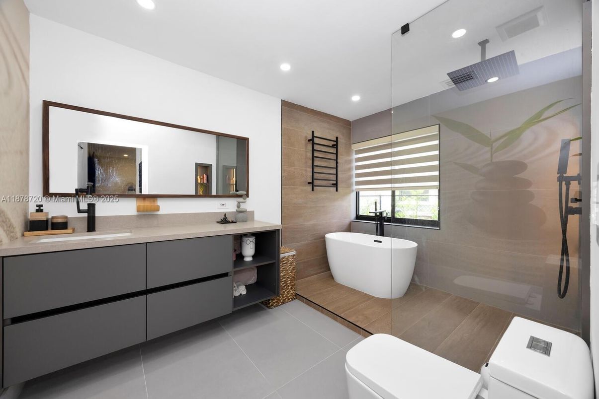 Bathroom, Dual Sink Vanities, Free Standing Baths, Glass Shower, Interior, Recessed Lighting