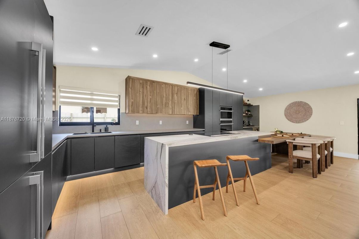 Dining room, Interior, Kitchen, Pendant Lights, Recessed Lighting, Wood Texture Flooring