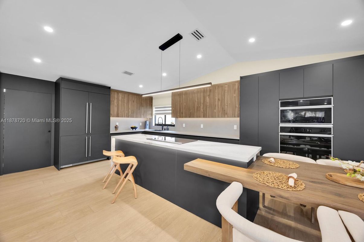 Dining room, Interior, Kitchen, Pendant Lights, Recessed Lighting, Wood Texture Flooring