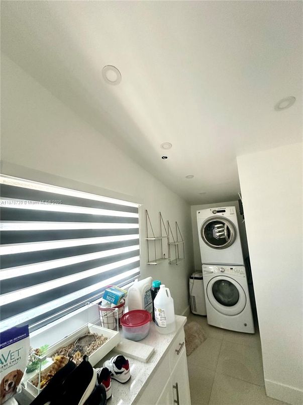 Interior, Recessed Lighting, Utility Closets, Washer