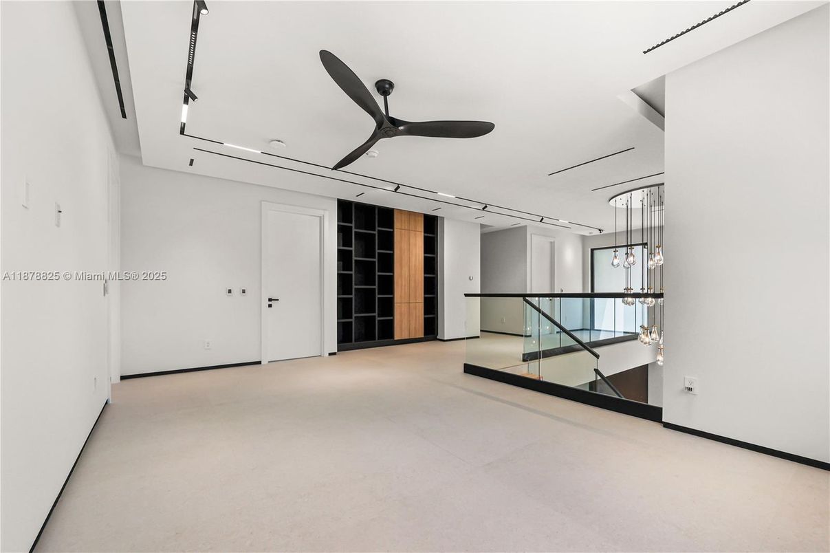 Empty room, Interior, Recessed Lighting