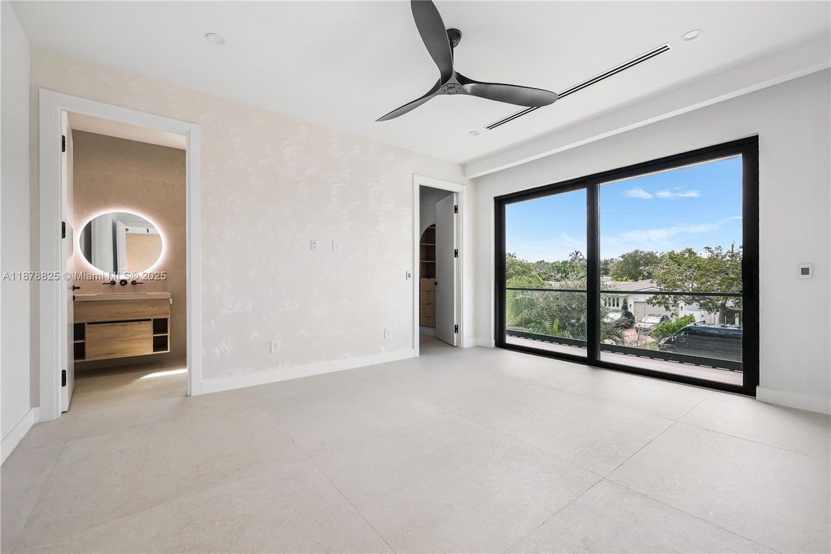 Bathroom, Empty room, Interior, Recessed Lighting
