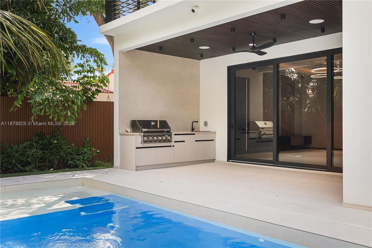 Exterior, Outdoor Kitchen